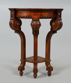 HÖRNKONSOLBORD, omkring sekelskiftet 1900.