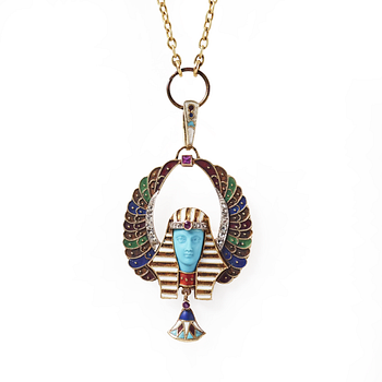Hänge i egyptisk stil med kedja, guld med emalj, turkoser, seedpärlor, rosenslipade diamanter och rubiner, 1800-tal.