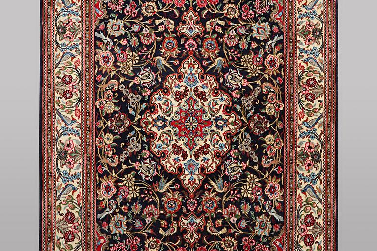 A carpet, Quum, ca 254 x 160 cm .