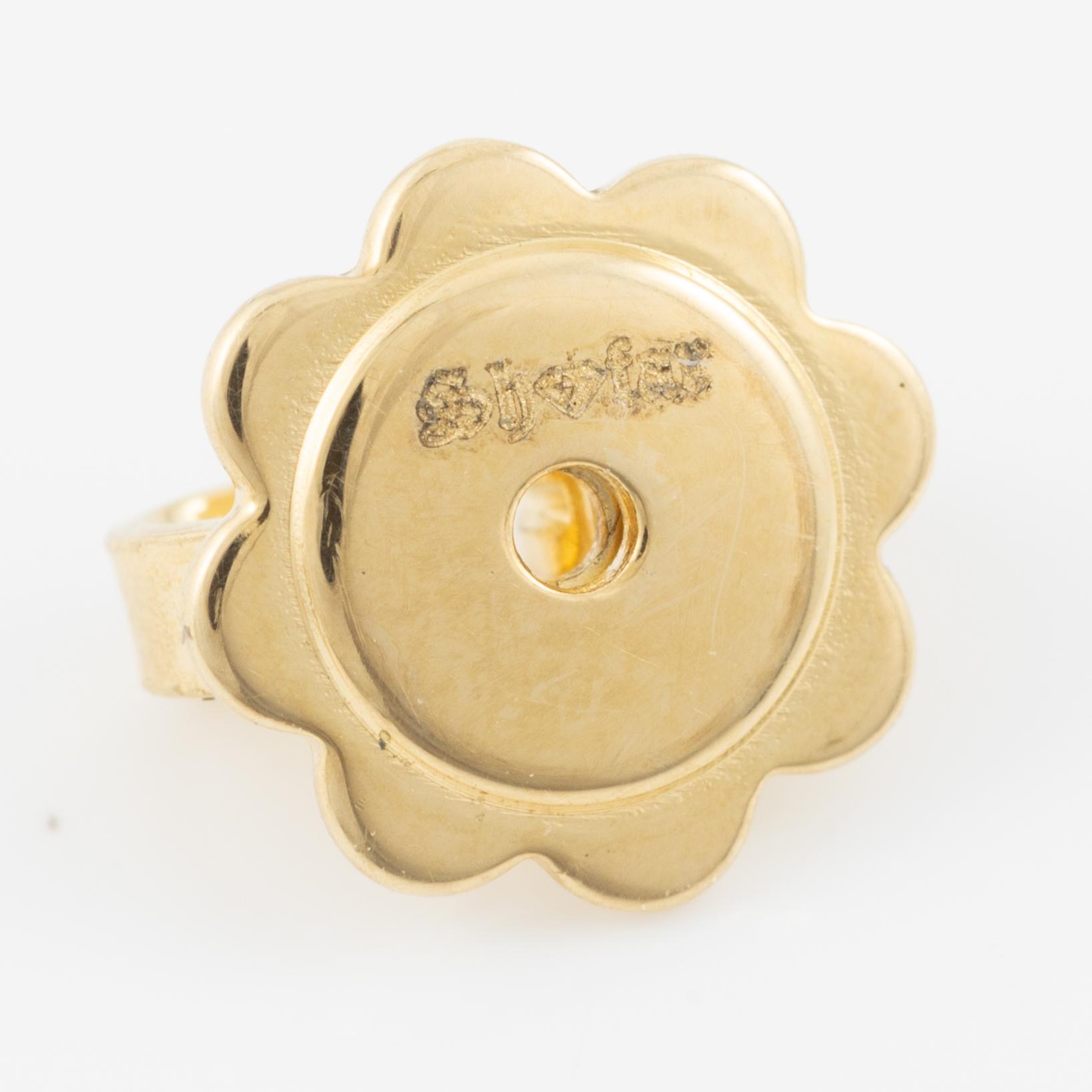 Earrings 18K gold with green tourmalines and brilliant-cut diamonds.