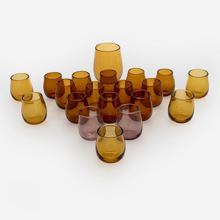 Gunnel Nyman, Ölglas, 1 st, modell "GN 41" och  snapsglas, 19 st, modell "GN 42", Nuutajärvi Notsjö 1949 - 1953.