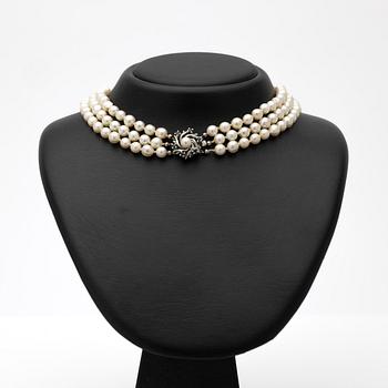 Necklace, with a clasp in silver with stones and cultured pearls.
