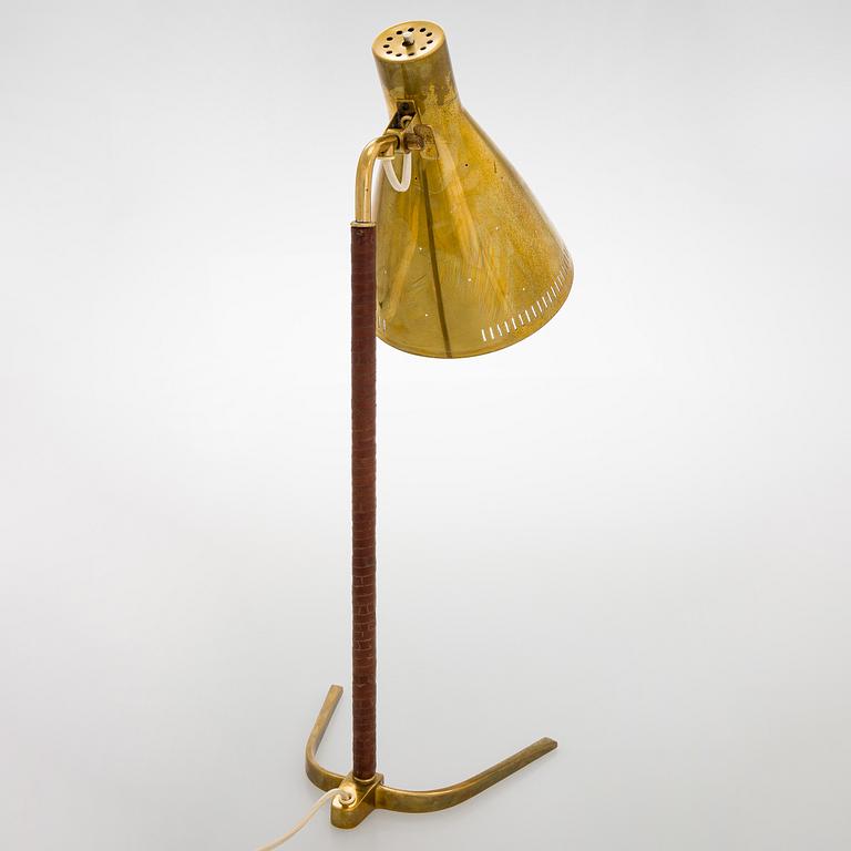 Paavo Tynell, a mid-20th century '9224' table lamp for Taito Finland.