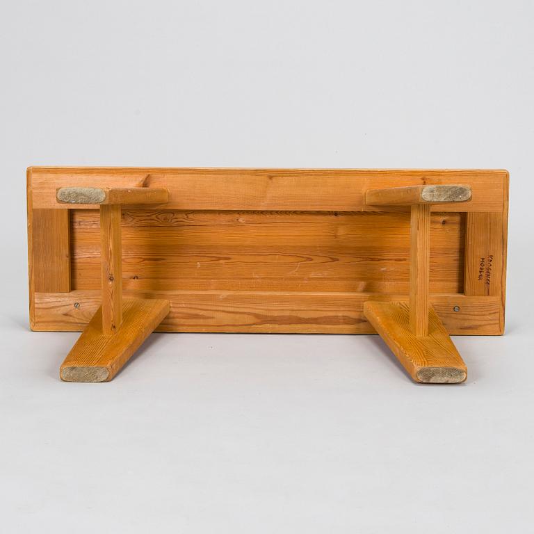 Bänk, Krogenäs möbler, Norge, 1900-talets andra hälft.