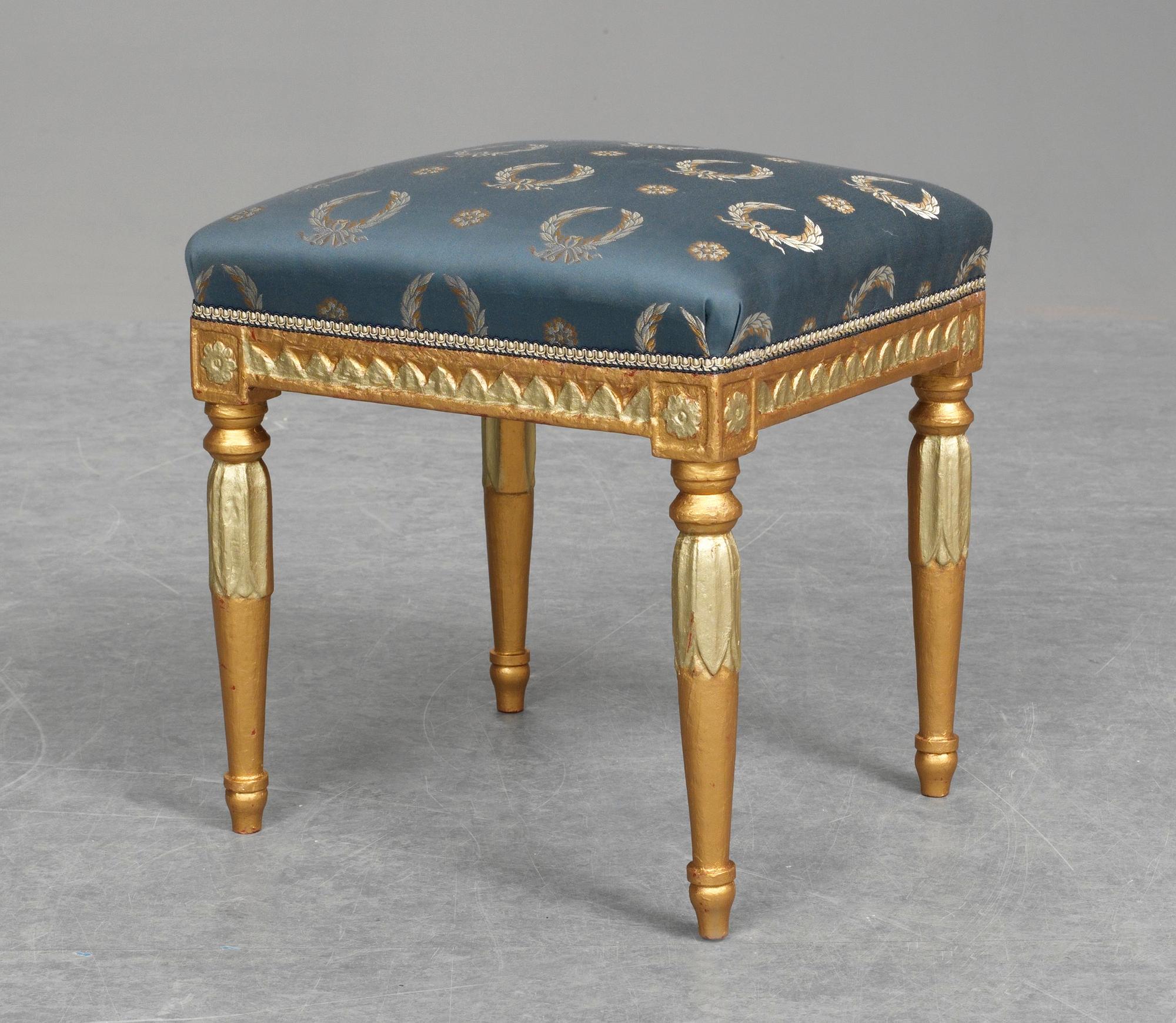 TABURETT. Sengustaviansk.