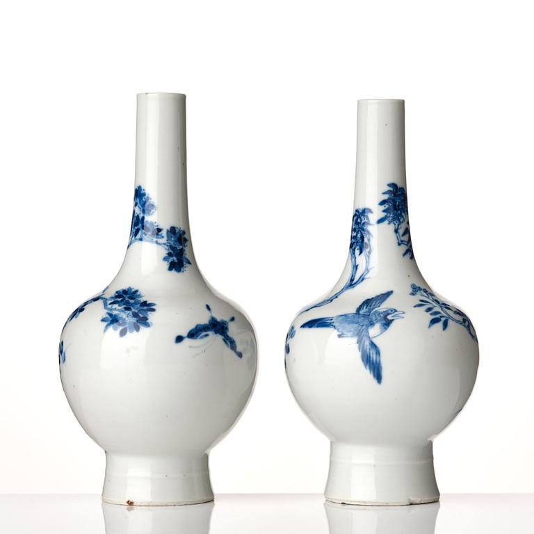 A set of two blue and white vases, Qing dynasty, 19th Century.