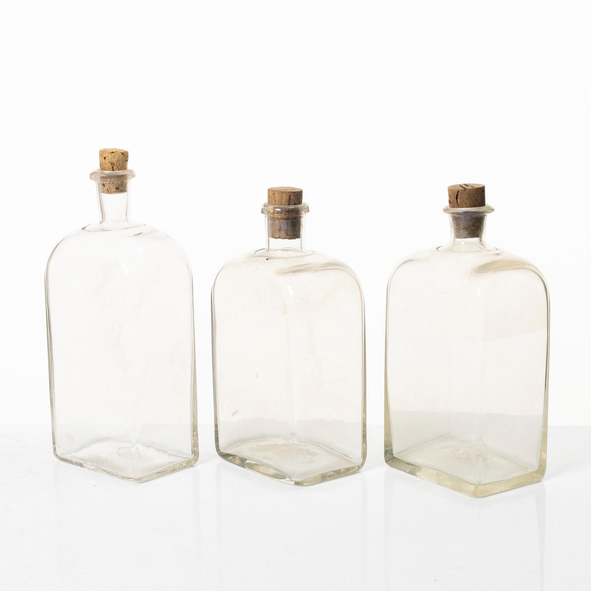 Casket with bottles, 19th century.