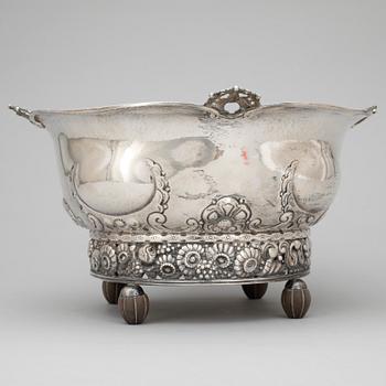 SKÅL, silver, Bremer Werkstätte, Tyskland, 1900-talets första hälft. Total vikt ca 942 gram.