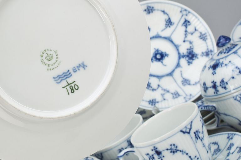 KAFFESERVIS, porslin. 20 delar. "Musselmalet", Royal Copenhagen.