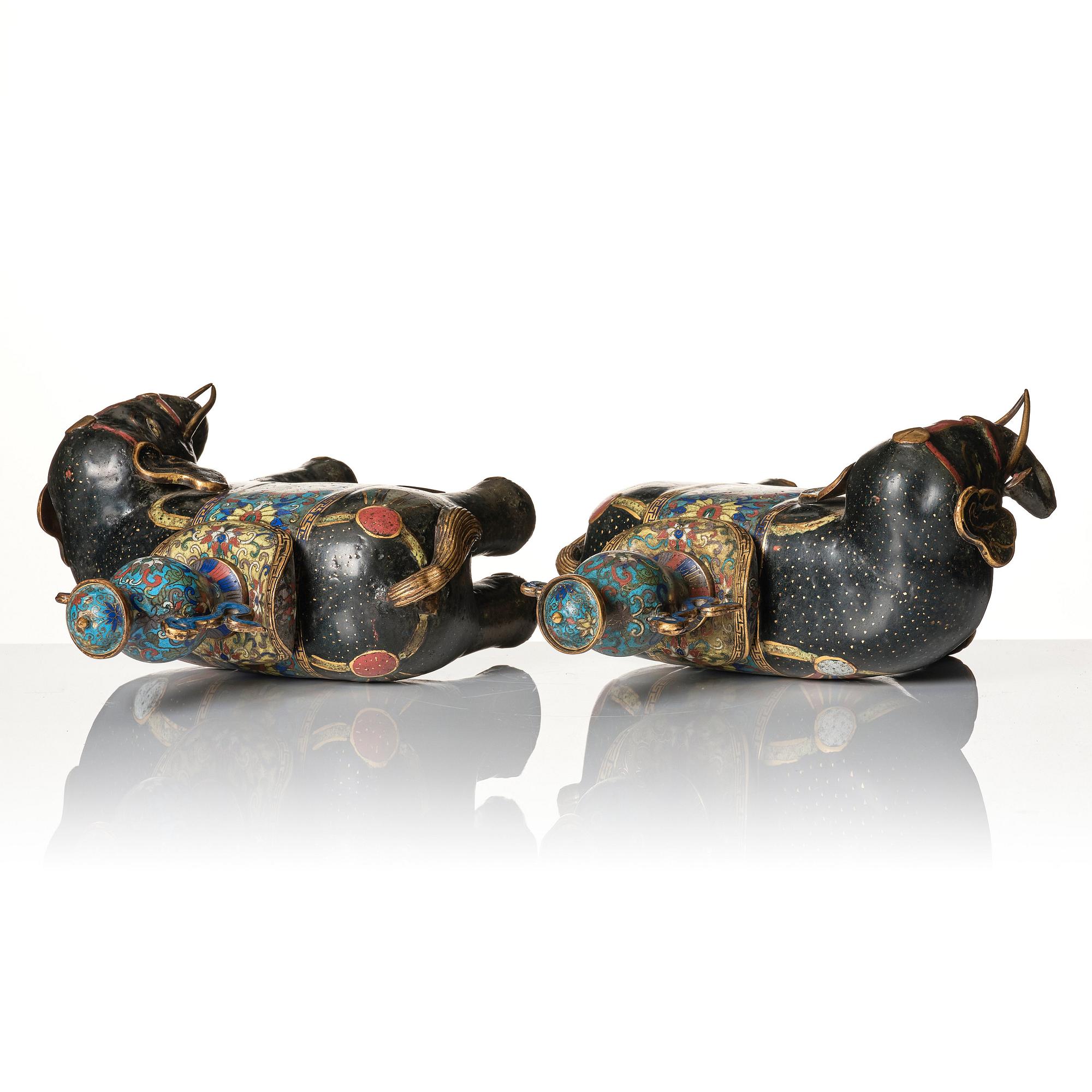 Elefanter, ett par, cloisonné och champleve, Qingdynasti, 17/1800-tal.