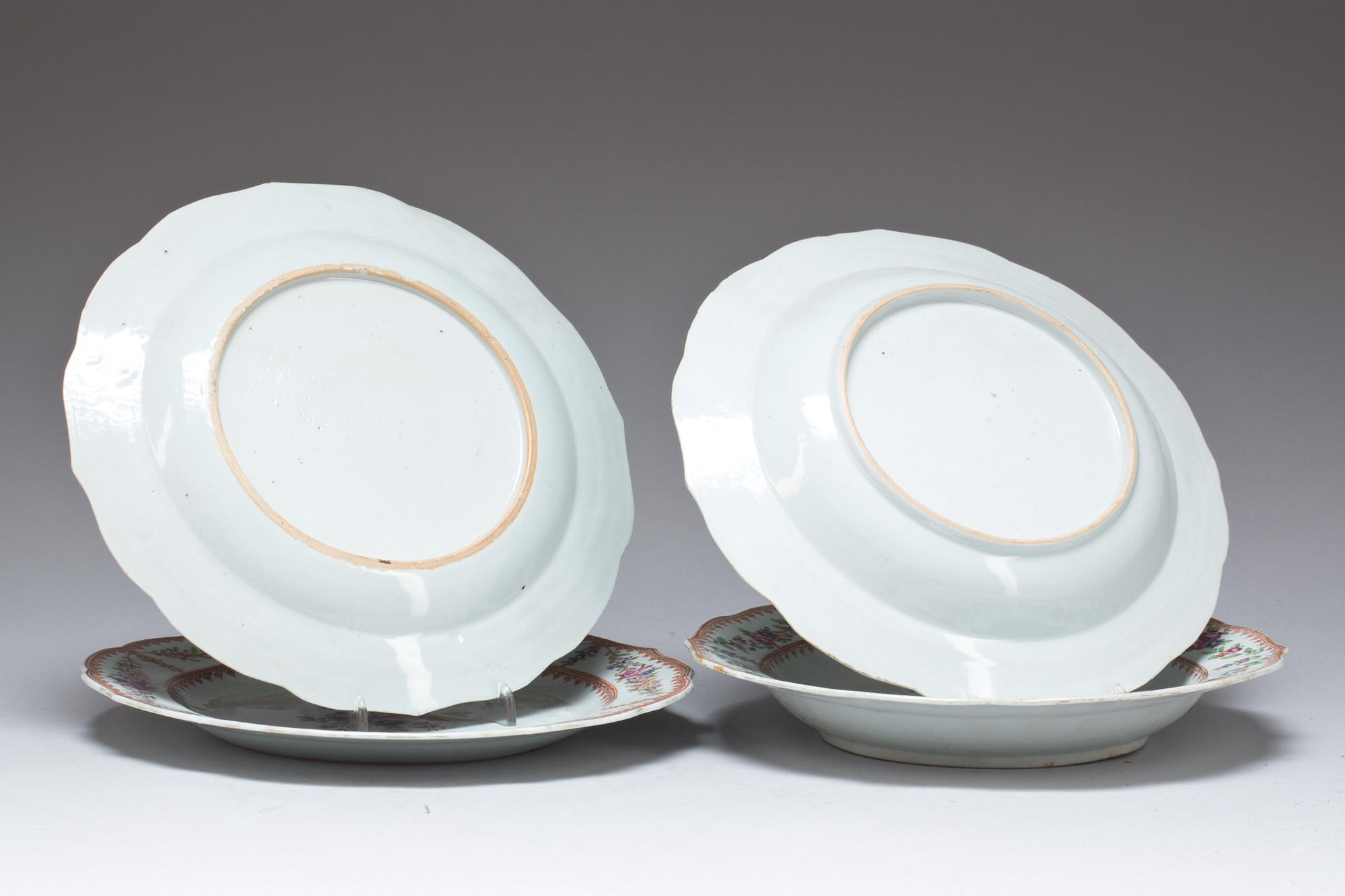 TALLRIKAR 2+2 st porslin, Kina, Qingdynastin, 1700-talets andra hälft.