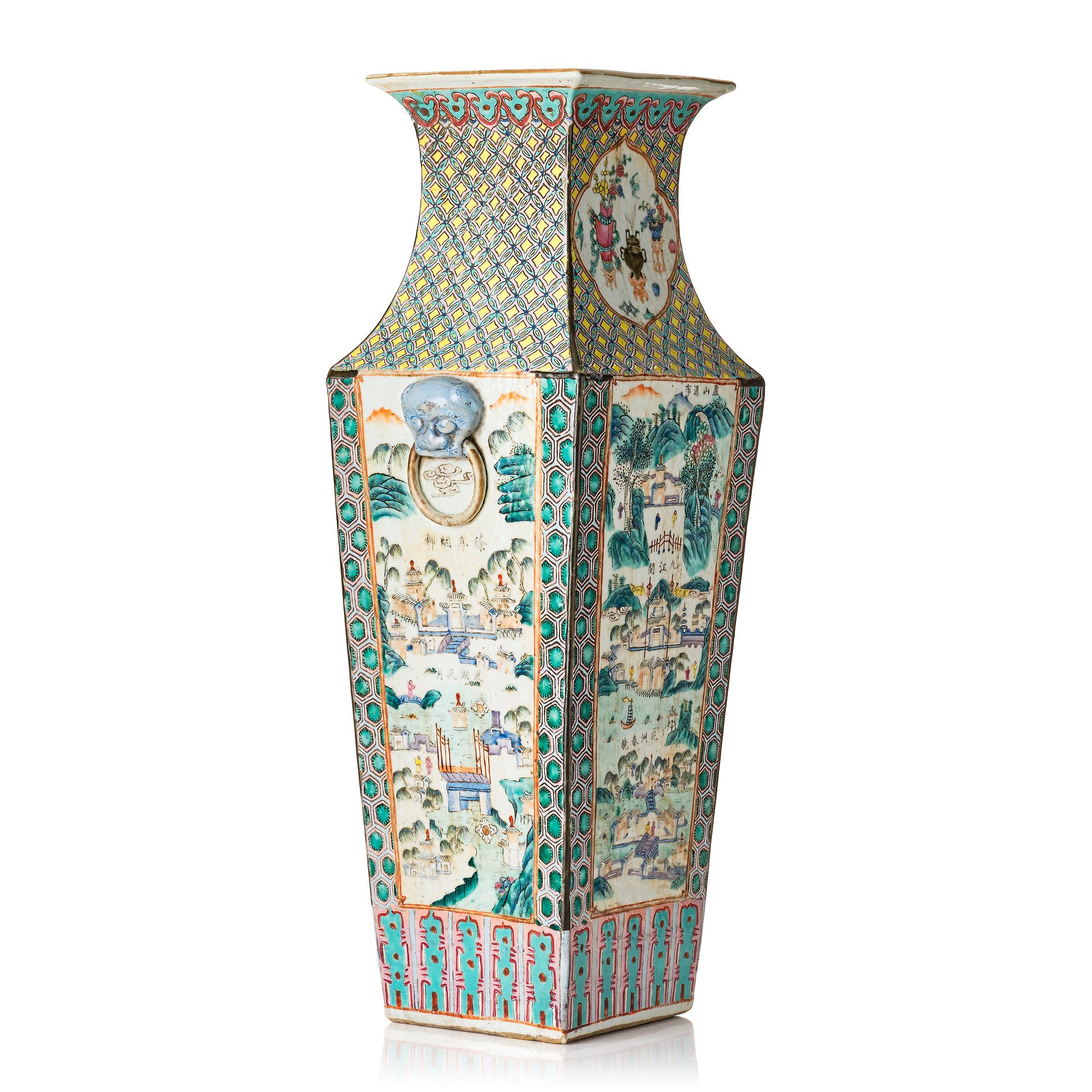 Vas, porslin. Qingdynastin, 1800-tal.