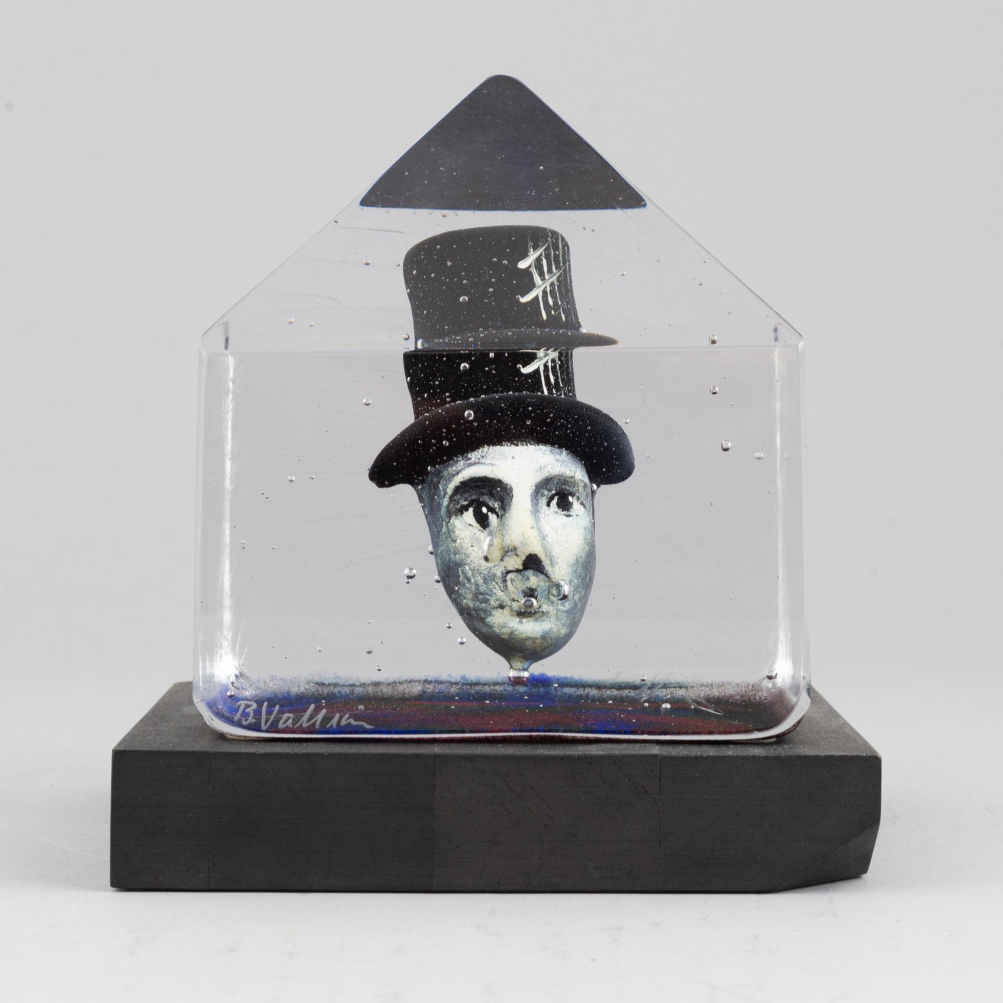Bertil Vallien, a glass sculpture, numbered 8BV ATT 019005/1000, and signed  B. Vallien.