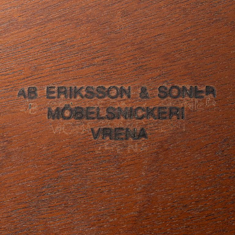 Josef Frank, soffbord, modell 1057, Firma Svenskt Tenn, efter 1985.