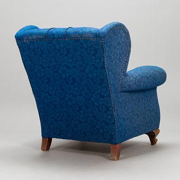 A mid-20th century armchair.