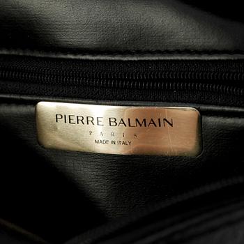 PIERRE BALMAIN, a black leather shoulder bag.