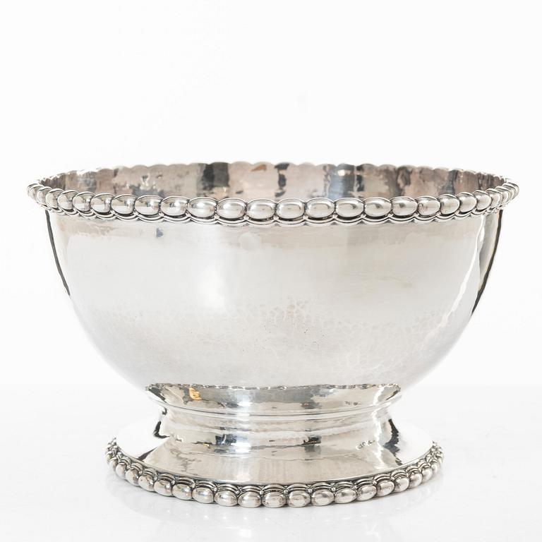 A Swedish silver bowl, mark of Juvelerar AB Th Petersson, Norrköping, 1925.