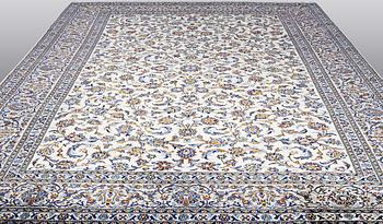 A carpet, Kashan 416 x 303 cm.