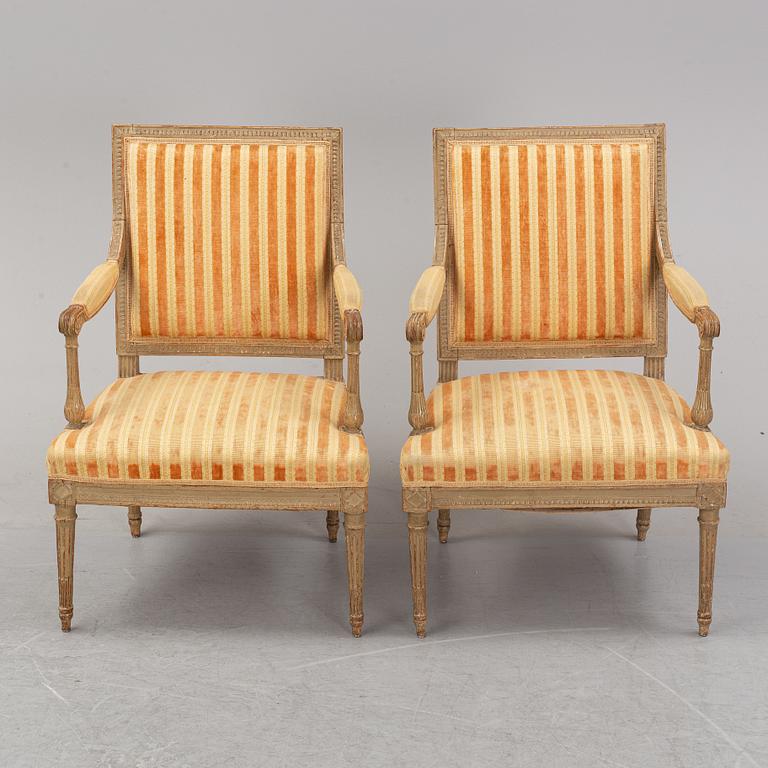 Karmstolar, ett par, Directoire-stil, omkring år 1900.