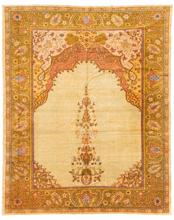 An antique west anatolian Ushak carpet, ca 367 x 296 cm.