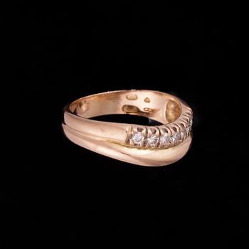 RING, guld 14K, 7 små diamanter, tot. 0,07 ct. Finska stämplar 1998. Vikt 4,1 g.