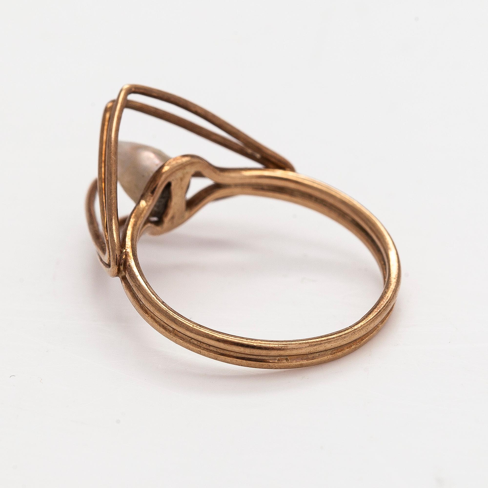 Ring, odlad pärla, 14K guld.