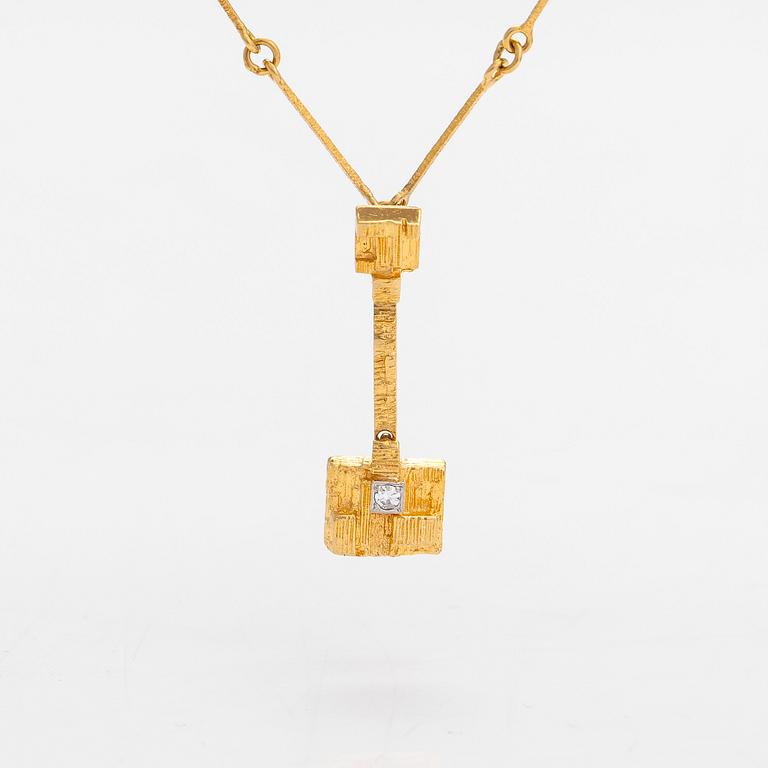 Björn Weckström, An 18K gold necklace "Thai" with an 8/8-cut diamond ca. 0.02 ct. Lapponia 1989.