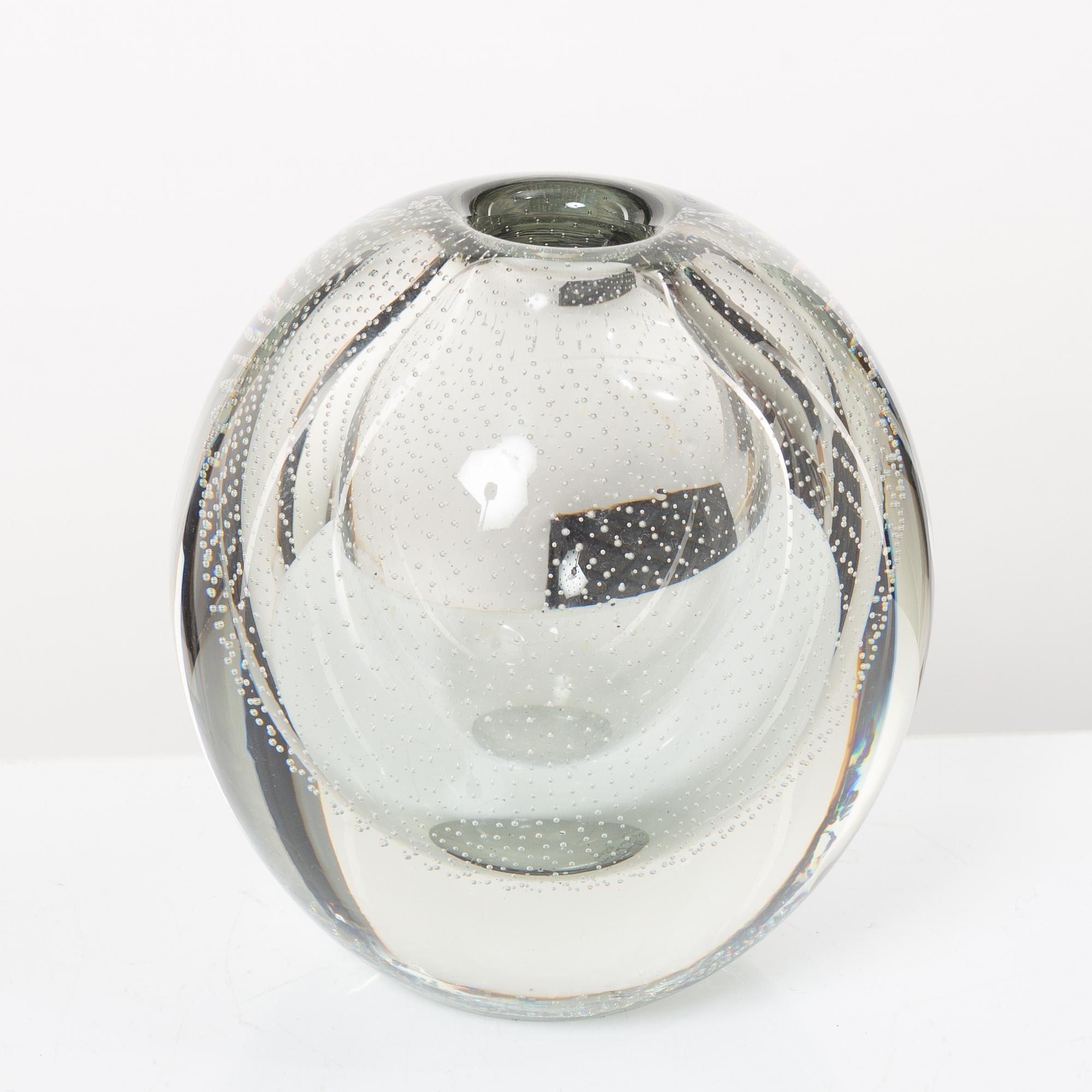 Gunnel Nyman, a vase, Nuutajärvi Notsjö, Finland, 1954.