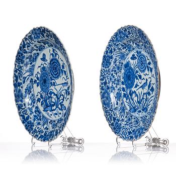 Fat, ett par, porslin. Kina, Qingdynastin, Kangxi (1662-1722).