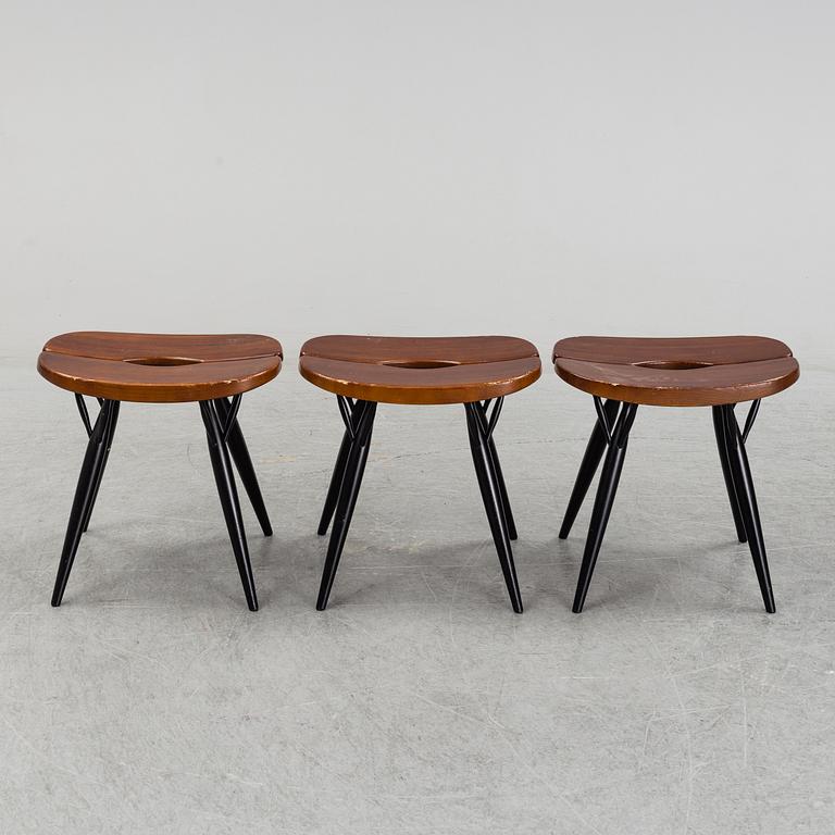 ILMARI TAPIOVAARA, pallar, a set of three "Pirkka" stools, Artek, Finland.