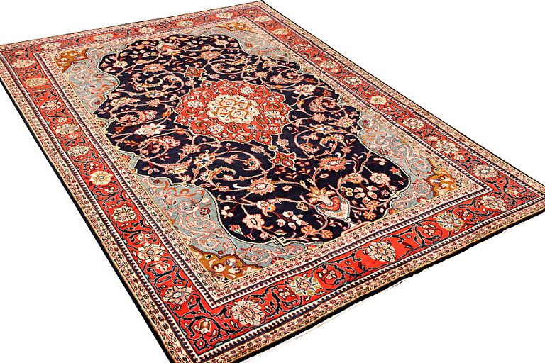 Matta, Najafabad, ca. 333 x 218 cm.