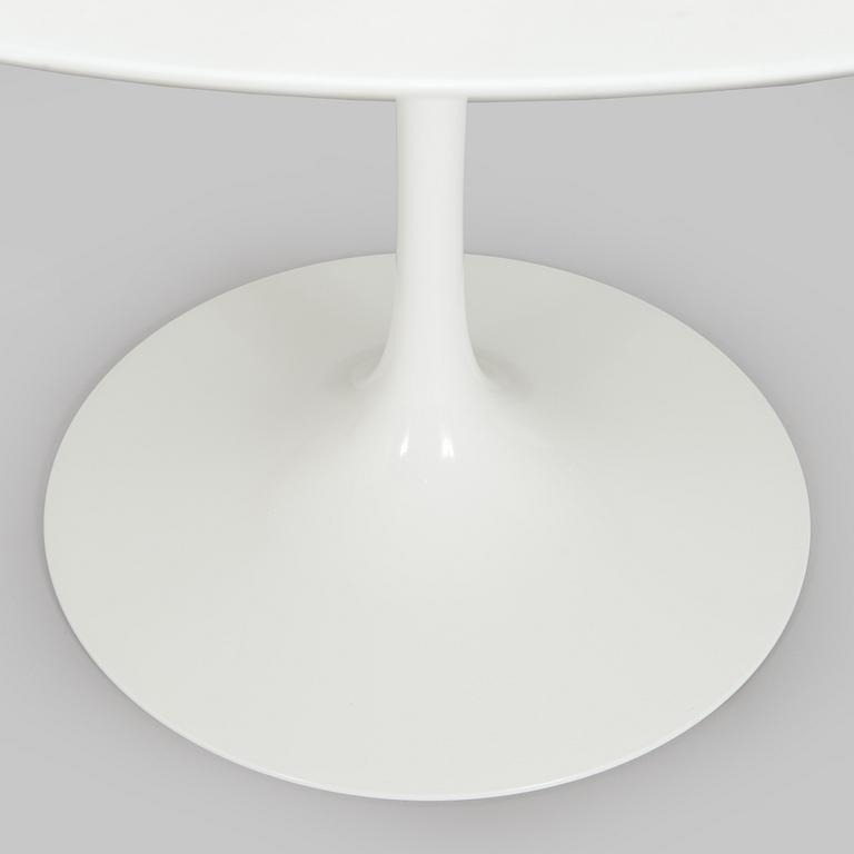 Eero Saarinen, A dining table 'Tulip' Knoll International.