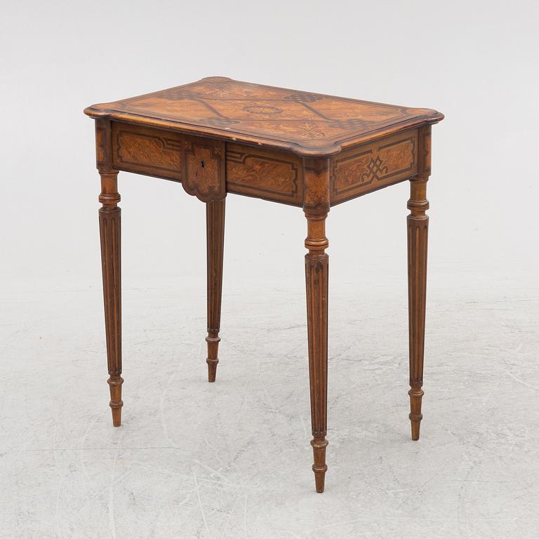 A dressing table, end of the 19th century.