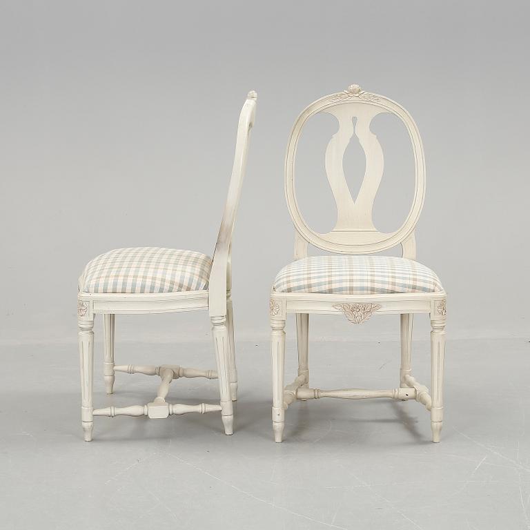 STOLAR, 8 st, gustaviansk stil, märkta S.O.L., 1900-talets andra hälft.