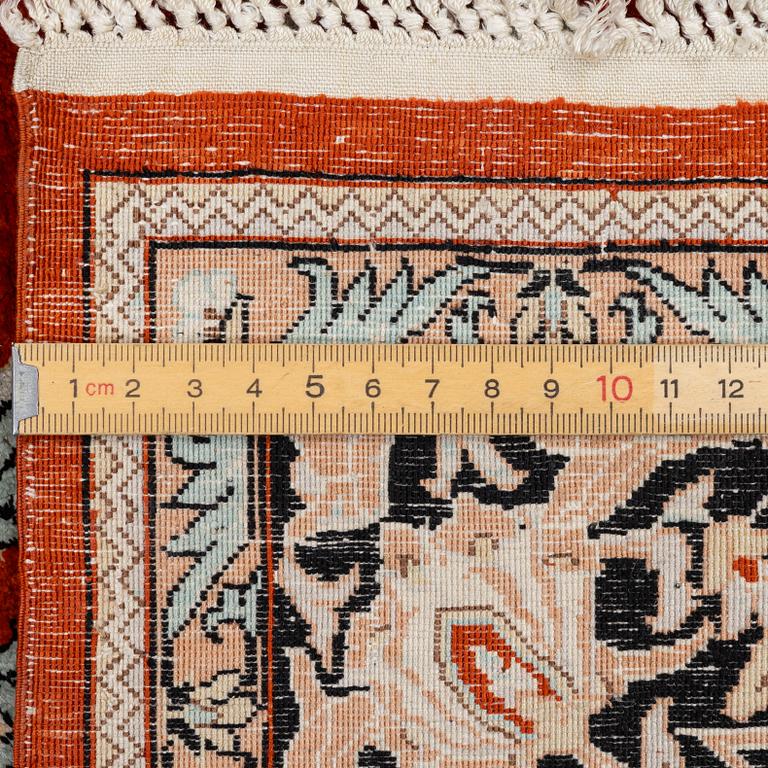 Carpet, Tabriz, silk, approx. 152 x 92 cm.