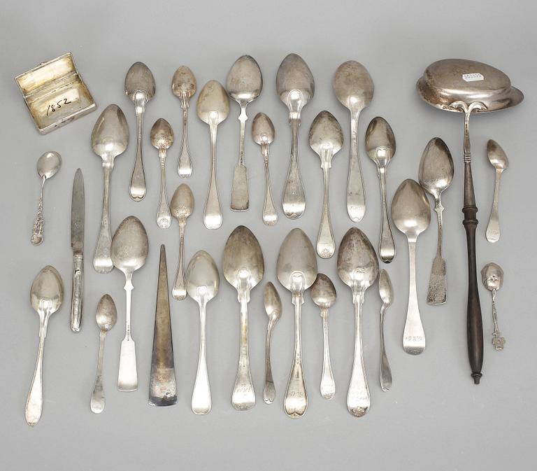 PARTI SILVER, 32 delar. 1800/1900-tal. Tot ca 1540 g.