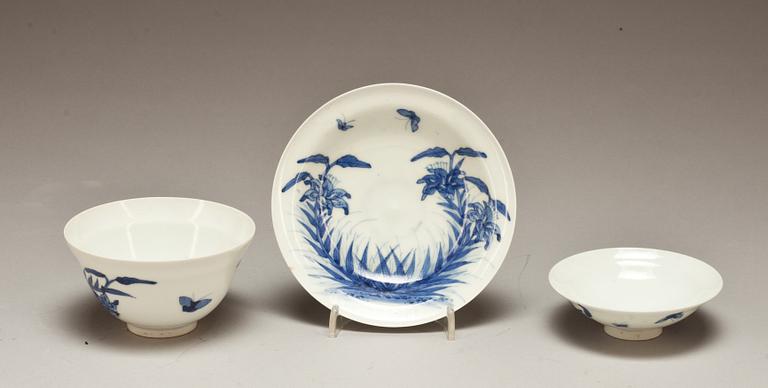 TEKOPP, porslin, med lock och fat, Japan, 1800-talets slut.