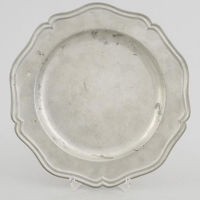 A set of three Swedish pewter plates, including Jonas Thoreson Törngren, Gothenburg 1760.