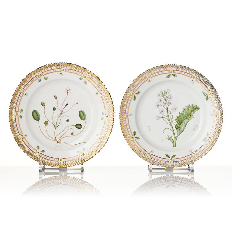 A set of 12 Royal Copenhagen 'Flora Danica' plates, Denmark, 20th century.