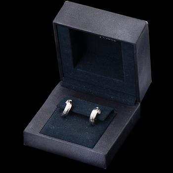 A PAIR OF EARRINGS, brilliant cut diamonds, 18K white gold. 'Possesion', Piaget.