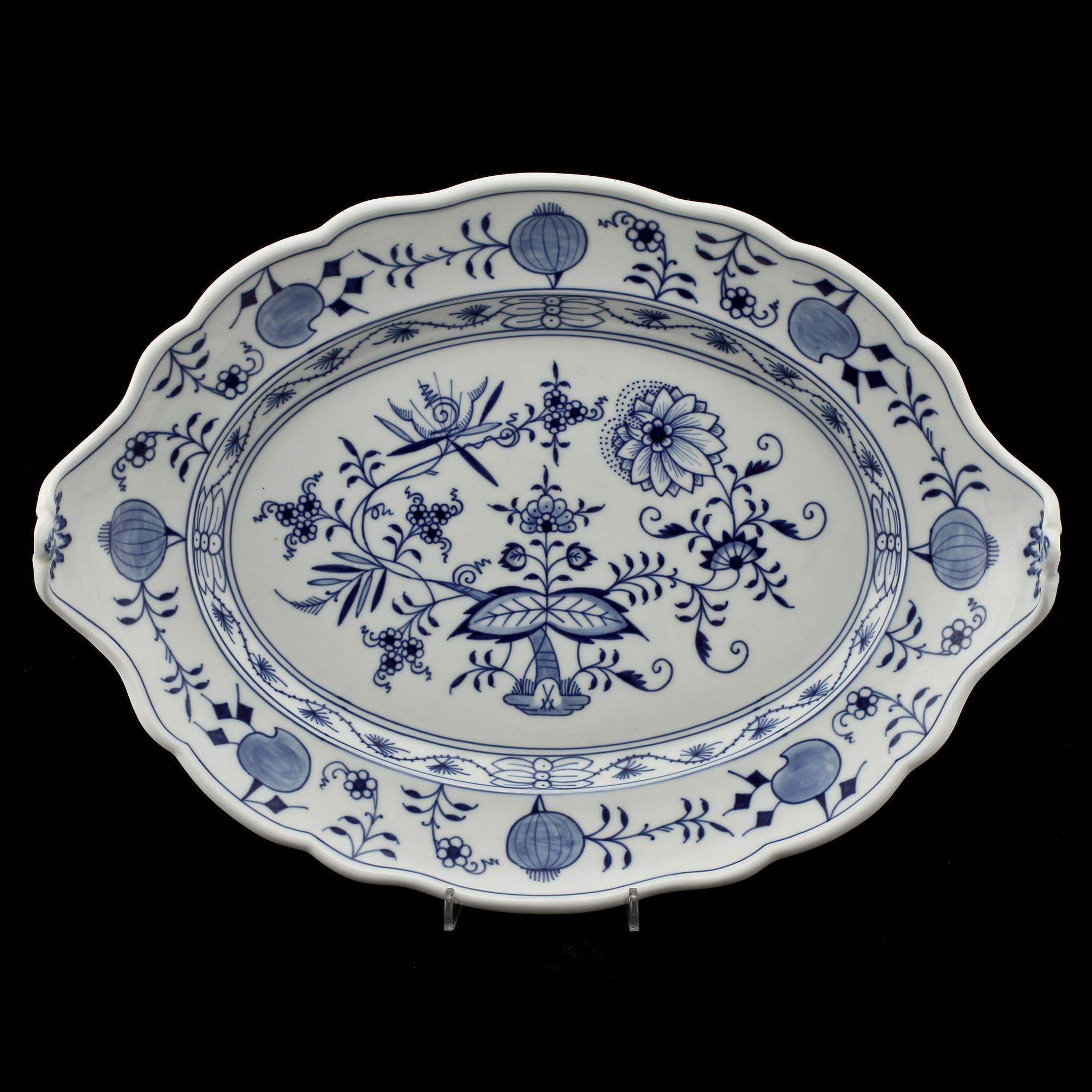 TERRIN SAMT UNDERFAT, porslin, Meissen, 1900-tal.
