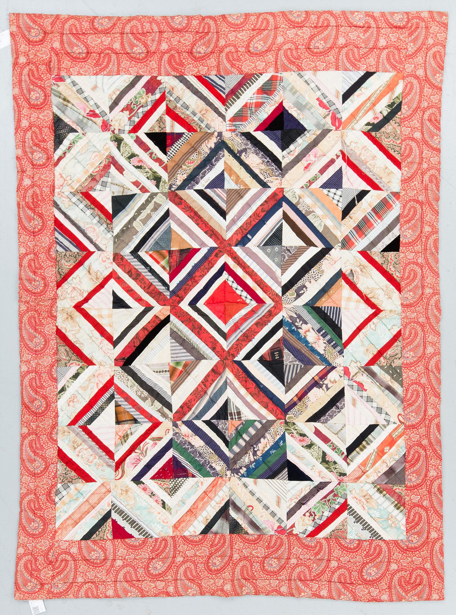 A QUILTED PATCHWORK BED COVER, Sweden first half of the 20th century, ca 191 x 139 cm.