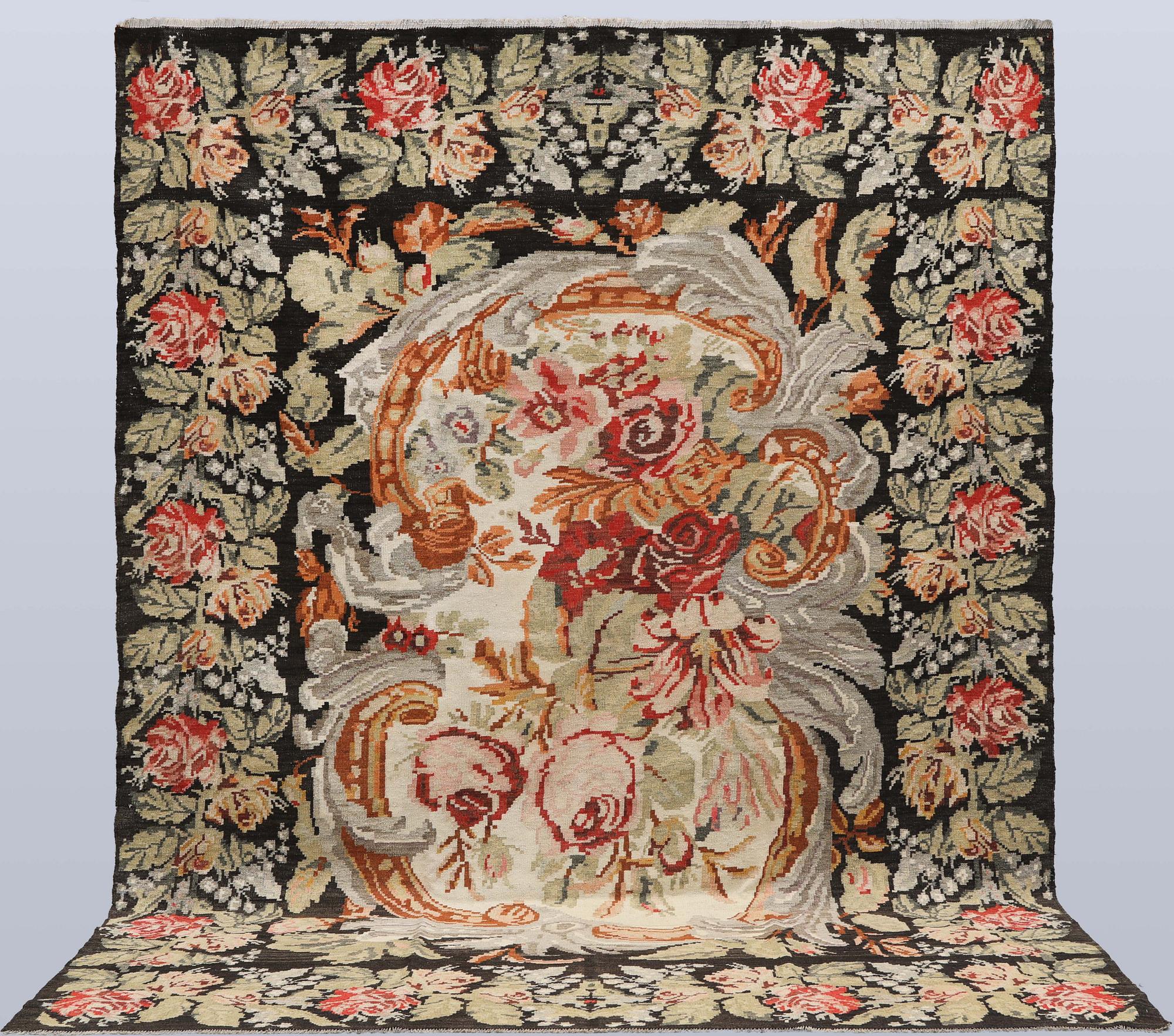 An older Bessarabian Kelim carpet, 287 x 220 cm.