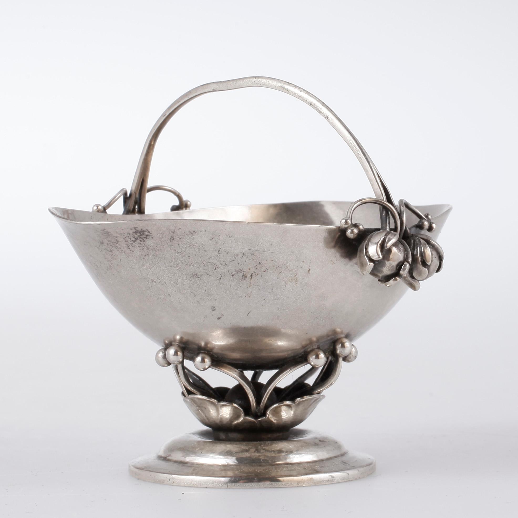 SALTKAR, sterlingsilver, Georg Jensen, Köpenhamn. 1900-talets första hälft. Vikt ca 80 g.