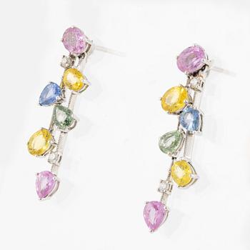 Earrings in 18K white gold set with drop-cut and oval-cut sapphires of various colours and brilliant-cut diamonds.