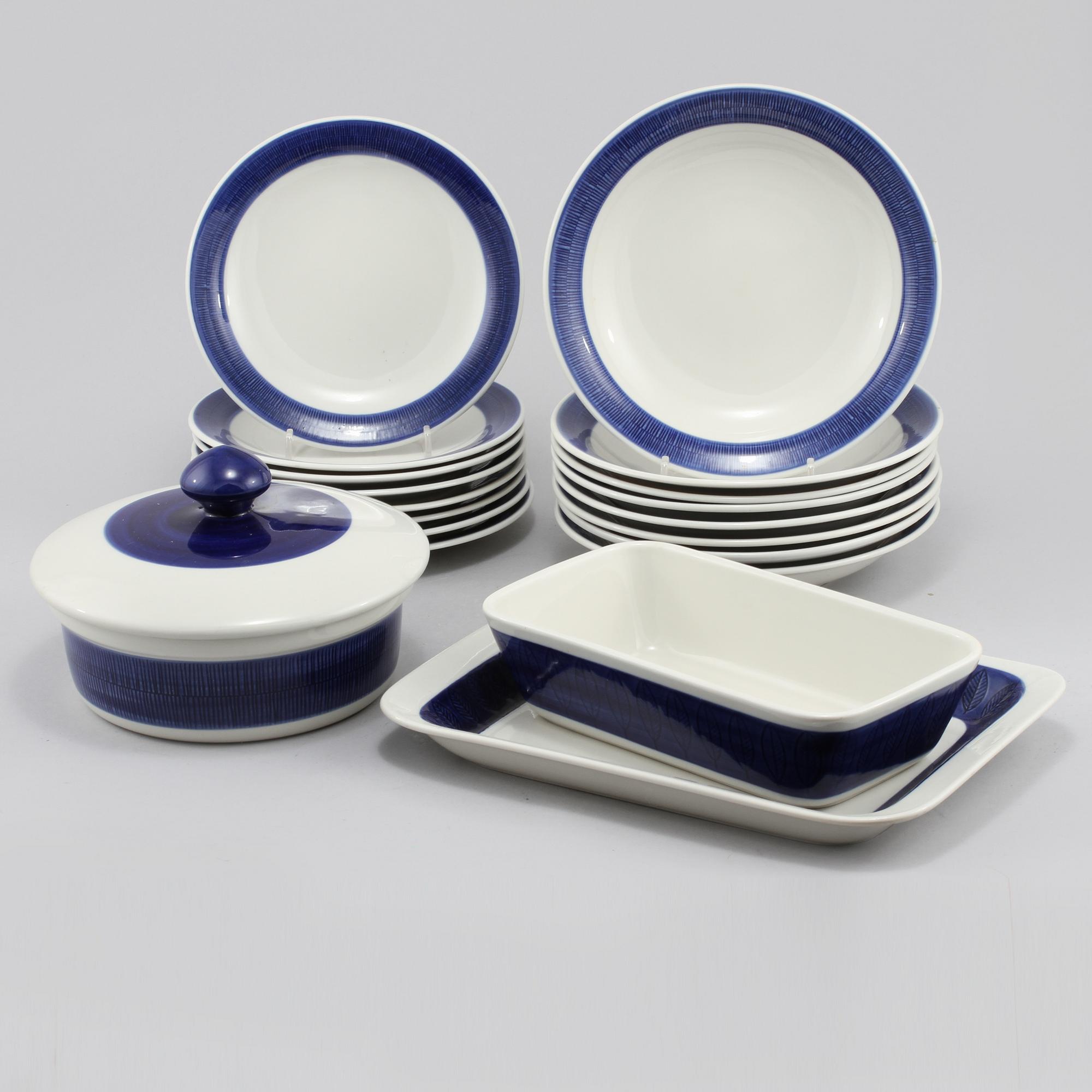 SERVISDELAR, 19 st, porslin, "Koka Blå", Hertha Bengtsson, Rörstrand, 1956 - 1988.