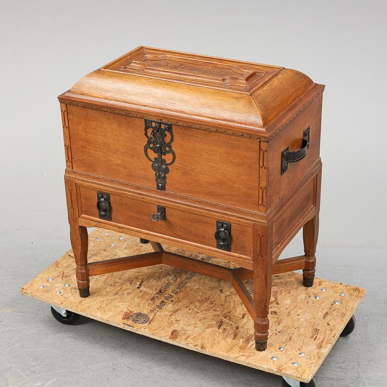 GAB, bestickservis, 154 delar, silver, Stockholm bl a 1911-12. De flesta med Leijonmarck Breitholtz vapen. I schatull.