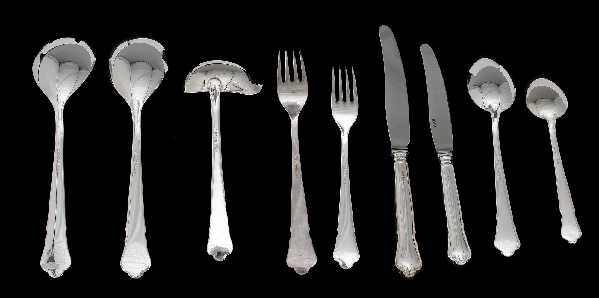 BESTICK, 65 delar, Chippendale, silver, i schatull. 1900-tal. Total vikt ca 2340 gram.