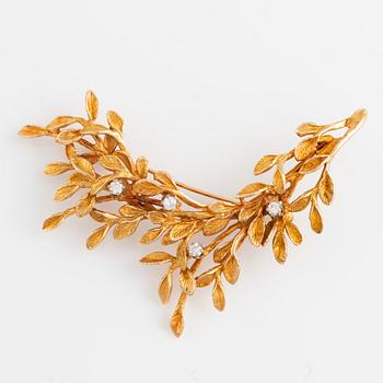 Gold and brilliant cut diamond flower brooch/pendant.