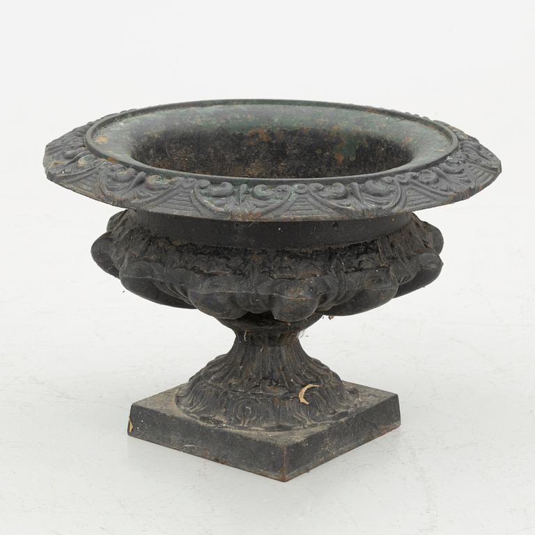 A garden urn, first half of the 20th century.